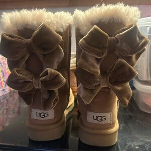 velvet bow uggs